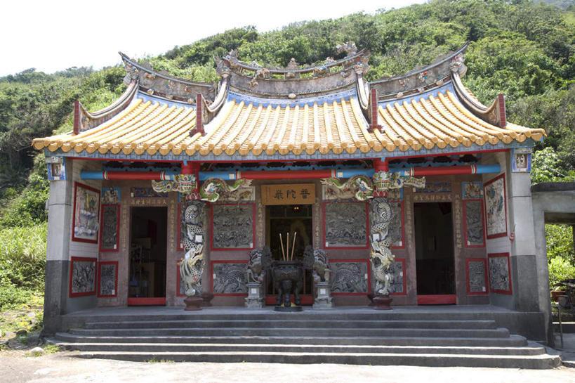 无人,寺庙,横图,室外,白天,正面,旅游,度假,名胜古迹,山,山脉,树林,植物,标志建筑,地标,建筑,台湾,中国,亚洲,节日,遗迹,山峰,山峦,古迹,文化,文物,娱乐,建设,古建筑,树,树木,绿色,自然,庙宇,群山,祈祷,享受,休闲,健康,旅游胜地,放松,许愿,宗教,佛教,信仰,生长,成长,纪念,祈求,古文明,东亚,龟山岛,火山岛,港澳台,中华人民共和国,台湾省,释教,平安,彩图,庙,寺,宜兰县,台