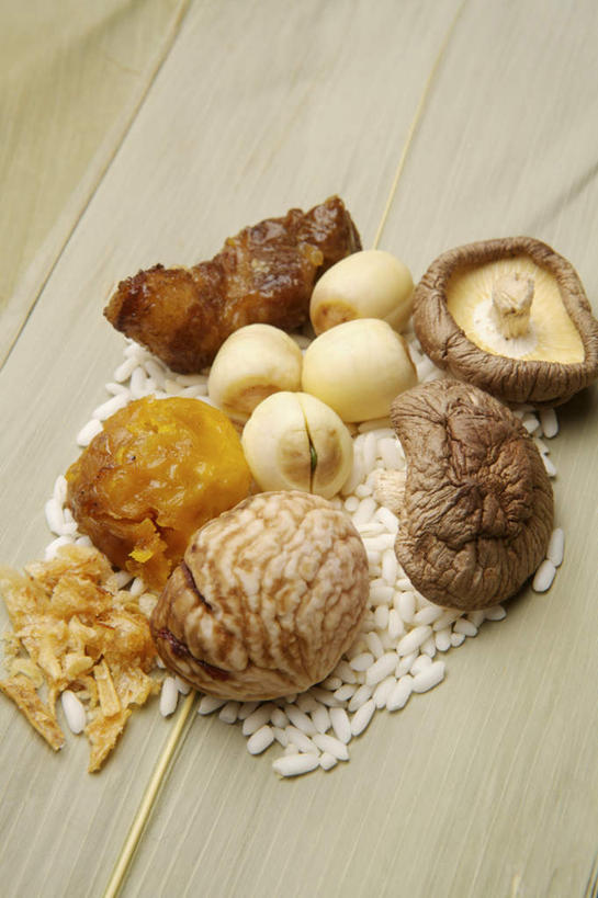 无人,竖图,俯视,室内,特写,白天,植物,豆,花生,蔬菜,一堆,许多,阴影,堆叠,堆积,新鲜,反射,影子,豆类,豆子,菌菇,莲子,蘑菇,蛋黄,谷类,谷物,食品,坚果,糯米,米,菌类,大米,食物,食用菌,长生果,有机食品,绿色食品,堆,花生仁,豆科,落花生,落生,莲米,莲肉,莲实,江米,花生米,花生豆,彩图,高角度拍摄