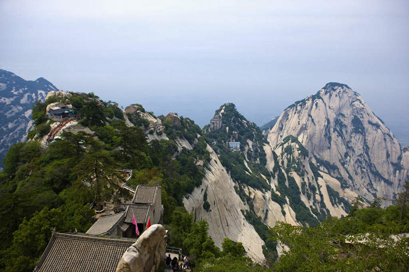 无人,家,横图,俯视,室外,白天,旅游,度假,华山,美景,山,山脉,树林,植物,中国,亚洲,房屋,屋子,景观,山峰,山峦,娱乐,楼房,住宅,树,树木,绿色,自然,群山,享受,休闲,瓦房,景色,放松,生长,成长,自然风光,东亚,陕西,陕西省,中华人民共和国,西北地区,陕,渭南,渭南市,奇险天下第一山,西岳,西岳华山,彩图,高角度拍摄,房子,华山北峰,云台峰,五岳之一