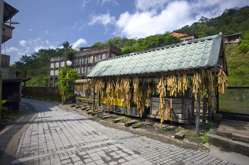 无人,家,横图,室外,白天,正面,度假,美景,城市风光,城市,车站,台湾,中国,亚洲,阴影,光线,影子,房屋,屋子,景观,云,云朵,公寓,站台,云彩,娱乐,洋房,楼房,月台,住宅,蓝色,白云,蓝天,天空,阳光,天,享受,休闲,景色,放松,晴朗,东亚,台北县,港澳台,中华人民共和国,台湾省,新北,新北市,晴空,彩图,房子,平溪区,台