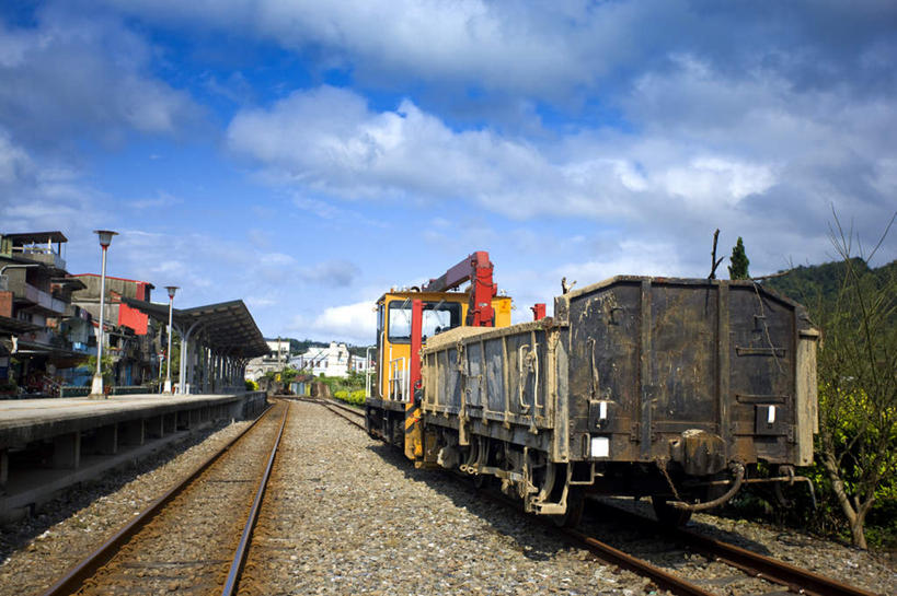 无人,横图,室外,白天,正面,度假,美景,树林,植物,城市风光,城市,路,路灯,铁路,车站,照明,台湾,中国,亚洲,阴影,光线,影子,景观,灯光,轨道,站台,交通,铁轨,娱乐,月台,灯,树,树木,蓝色,绿色,蓝天,天空,阳光,自然,天,享受,休闲,景色,放松,运输,生长,晴朗,成长,照亮,照明设备,东亚,台北县,万里无云,港澳台,中华人民共和国,台湾省,新北,新北市,晴空,晴空万里,彩图,平溪区,台