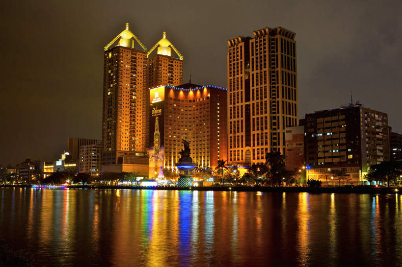 无人,家,高楼大厦,横图,室外,夜晚,正面,度假,河流,美景,水,植物,城市风光,城市,大厦,建筑,路灯,摩天大楼,夜景,照明,台湾,中国,亚洲,阴影,波纹,朦胧,模糊,光线,影子,房屋,屋子,河水,景观,水流,公寓,建筑群,灯光,涟漪,娱乐,建设,洋房,楼房,住宅,灯,树,树木,绿色,倒影,水纹,自然,波浪,享受,休闲,景色,放松,生长,成长,照亮,倒映,照明设备,东亚,高雄市,爱河,港澳台,中华人民共和国,水晕,台湾省,高雄,反照,彩图,房子,大楼,高层建筑,高楼,摩天楼,台湾爱河,仁武乡,台