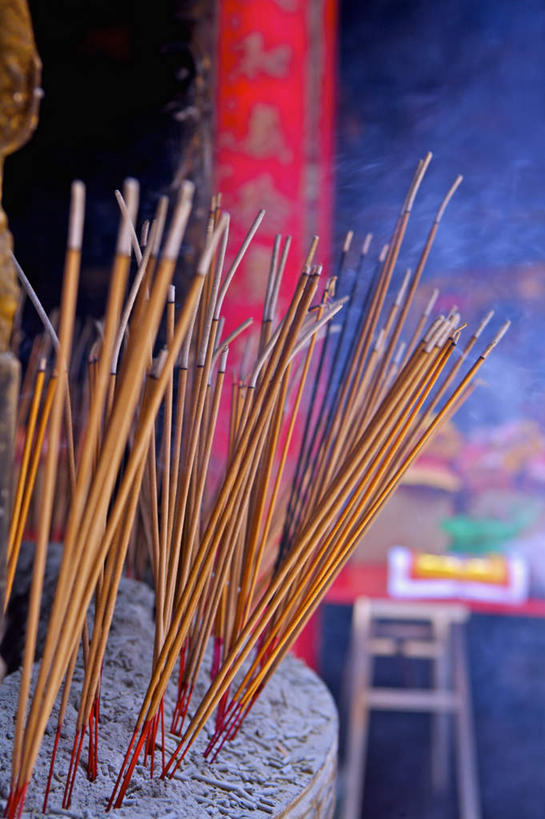 无人,竖图,室外,白天,正面,旅游,度假,名胜古迹,标志建筑,地标,建筑,蜡烛,台湾,中国,亚洲,节日,朦胧,模糊,遗迹,标志,文字,字符,烟雾,燃烧,古迹,文化,文物,娱乐,标识,建设,古建筑,佛香,红色,香火,香烛,祈祷,享受,休闲,健康,汉字,旅游胜地,放松,许愿,宗教,信仰,烧香,纪念,祈求,中文,古文明,东亚,港澳台,中华人民共和国,国文,华文,台湾省,台中,台中市,平安,彩图,镇澜宫,大甲区,台
