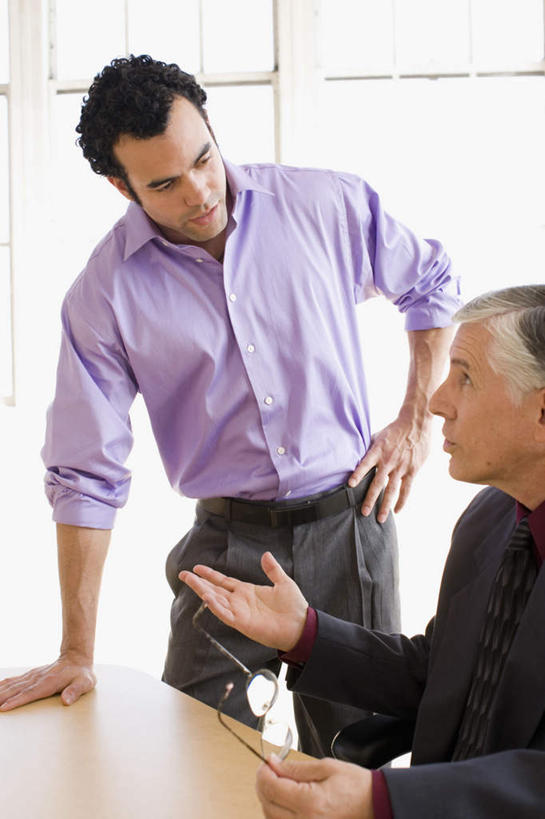 西方人,两个人,同事,商务人士,商务男性,办公室,站,坐,说,竖图,室内,白天,正面,衬衫,讨论,成功,合作,团队,集体,信心,窗户,家具,桌子,欧洲,非洲,黑人,欧洲人,撑,套装,办公桌,领带,注视,手叉腰,队伍,玻璃窗,叉腰,观察,看,站着,观看,察看,领导,撑着,双手叉腰,象征,庄重,成就,关注,商务装,身份,合伙,领袖,工薪阶层,办公家具,正式,地位,交流,老年男性,男人,男性,年轻男性,白种人,非洲人,白领,上班族,沟通,讲话,交谈,商讨,说话,谈话,站立,坐着,半身,彩图,衬衣