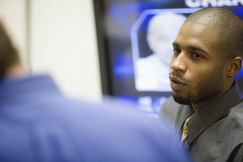 西方人,背部,两个人,伙伴,朋友,商务人士,商务男性,坐,说,横图,室内,白天,正面,衬衫,讨论,友谊,合作,团队,电视,欧洲,非洲,黑人,欧洲人,套装,环保,朦胧,模糊,领带,扭头,注视,绿色,液晶电视,观察,看,转头,清晰,战略,轻薄,能源,观看,回收,资源,察看,象征,庄重,关注,彩电,商务装,身份,利用,工薪阶层,便携,低碳,循环,联合,合谋,正式,地位,彩色电视机,持续,交流,配合,协作,男人,男性,年轻男性,白种人,非洲人,白领,上班族,电视机,沟通,讲话,交谈,商讨,说话,谈话,坐着,半身,彩图,衬衣,高清