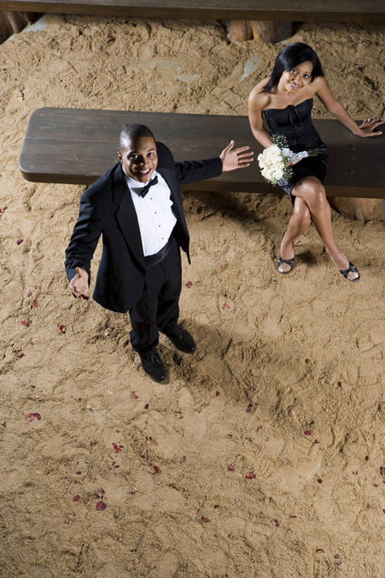 西方人,两个人,站,坐,伸展双臂,竖图,俯视,室内,白天,高跟鞋,鞋,衬衫,晚礼服,西装,爱情,时尚,鞋子,椅子,欧洲,欧洲人,撑,阴影,套装,正装,盛开,反射,领结,影子,木椅,泥土,土壤,皮革,浪漫,二郎腿,花蕾,注视,职业装,花,花瓣,花朵,鲜花,白色,花苞,花蕊,观察,看,站着,一束,温暖,温馨,恩爱,恋人,观看,和睦,察看,撑着,关注,时髦,红壤,时兴,男人,男性,年轻男性,年轻女性,女人,女性,白种人,情侣,红土,敞开双臂,伸开双臂,抬头,仰头,展开双肩,站立,张开手臂,张开双臂,坐着,彩图,高角度拍摄,全身,衬衣,皮鞋,晚宴服,舞会服,洋服,洋装,夜礼服,伴侣,融洽