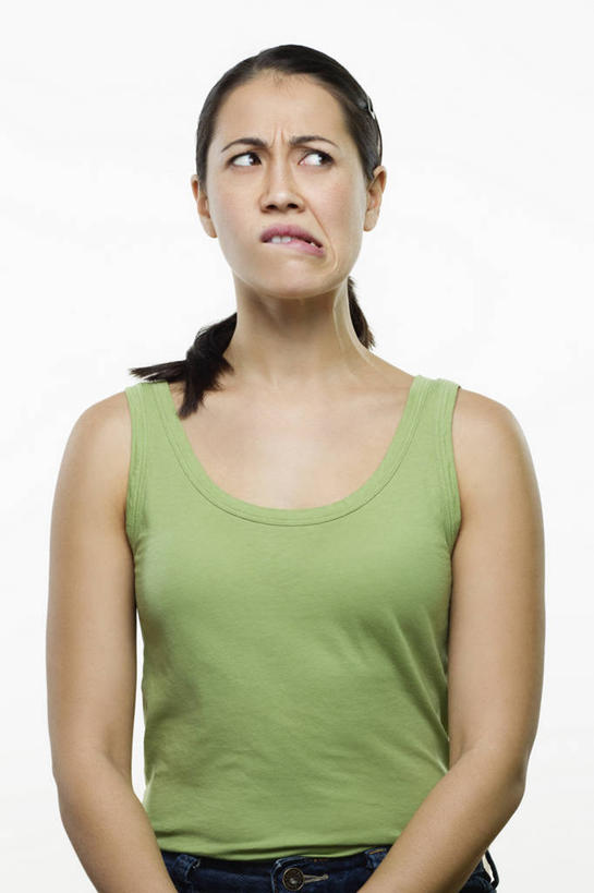 东方人,一个人,站,竖图,室内,白天,白色背景,正面,亚洲,仅一个年轻女性,仅一个女性,仅一个人,服装,背心,注视,黄种人,衣服,绿色,观察,看,站着,摄影,服饰,影棚,观看,察看,咬唇,衣着,穿着,关注,衣饰,年轻女性,女人,女性,亚洲人,站立,半身,彩图,影棚拍摄,拍摄,挤眉弄眼