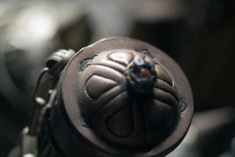 无人,横图,室内,特写,白天,正面,静物,金属制品,雕塑,阴影,节日,朦胧,模糊,艺术,装饰,反射,金属,雕刻,雕像,影子,文化,一个,工艺品,祈祷,健康,许愿,宗教,佛教,信仰,单个,纪念,祈求,美术,主题,陈列,转经轮,法轮,功能,美学,释教,平安,彩图,经轮,玛尼解脱轮,祈祷轮