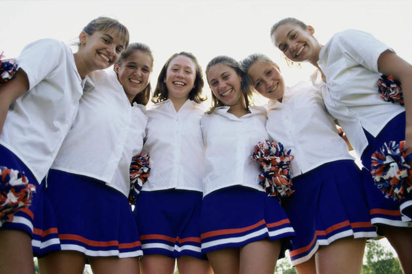 西方人,伙伴,朋友,站,笑,微笑,露齿笑,横图,室外,白天,仰视,裙子,运动服,友谊,合作,团队,欧洲,欧洲人,一排,握,服装,整齐,许多人,拿,拿着,注视,排列,衣服,蓝色,白色,天空,天,观察,看,站着,一群人,战略,握着,短裙,服饰,晴朗,观看,半身裙,察看,衣着,穿着,队列,关注,拉拉队,万里无云,联合,合谋,拉拉花,拉拉球,啦啦花,啦啦球,衣饰,配合,协作,年轻女性,女人,女性,白种人,晴空,晴空万里,站立,半身,彩图,低角度拍摄,运动装