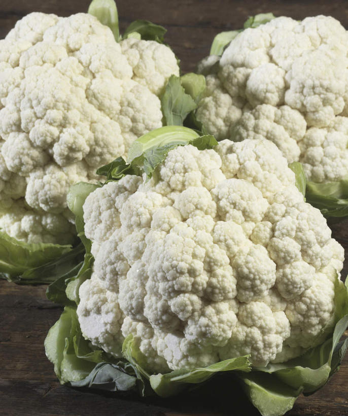 无人,竖图,俯视,室内,特写,白天,蔬菜,阴影,新鲜,反射,纹路,纹理,影子,花菜,花椰菜,西兰花,食品,食物,三个,有机食品,绿色食品,椰菜花,肌理,甘蓝花,彩图,高角度拍摄