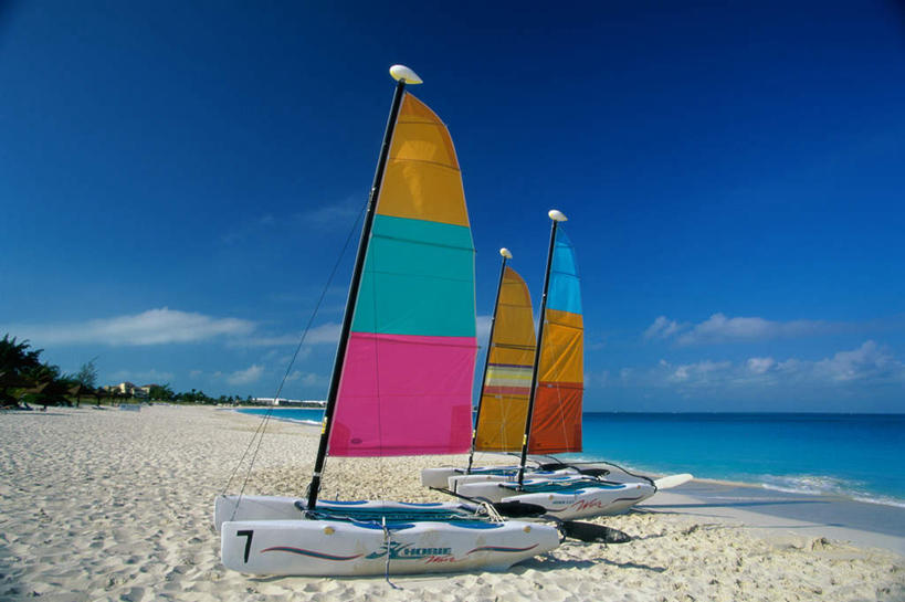 无人,横图,室外,白天,正面,旅游,度假,海浪,海洋,美景,沙滩,植物,阴影,光线,帆板,沙子,影子,海岸,景观,浪花,云,云朵,沙地,云彩,娱乐,运动器械,树,树木,蓝色,绿色,白云,蓝天,天空,阳光,自然,海水,天,享受,休闲,健身器械,景色,南美,放松,生长,晴朗,成长,南美洲,西印度群岛,拉丁美洲,自然风光,美洲,健身器材,三艘,海景,亚美利加洲,南亚美利加洲,凯科斯群岛,特克斯群岛,冲浪装备,大海,风浪,海,海水的波动,海滩,近岸浪,涌浪,晴空,彩图,运动器材