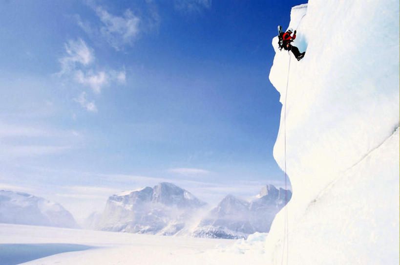 西方人,一个人,横图,室外,白天,仰视,运动服,锻炼,旅游,度假,安全,运动,美景,山,雪,雪山,大雪,欧洲,欧洲人,仅一个男性,仅一个人,握,阴影,服装,光线,包,影子,冰,积雪,景观,山峰,雪景,云,云朵,冬季,冬天,带子,防护,山峦,云彩,旅行包,娱乐,运动器械,仅一个年轻男性,衣服,蓝色,白云,蓝天,天空,阳光,自然,安全带,背包,绳子,天,享受,休闲,景色,放松,寒冷,握着,服饰,晴朗,保护,绳索,冰冷,衣着,穿着,自然风光,室外运动,保险,户外运动,安全绳,保全,周全,安稳,安定,严寒,旅游包,冰凉,酷寒,凛冽,凛凛,极冷,衣饰,冰镐,登山装备,平安,男人,男性,年轻男性,白种人,晴空,彩图,低角度拍摄,全身,健身,双肩包,运动器材,运动装