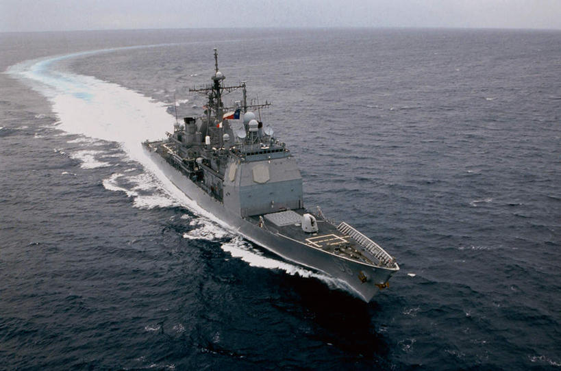 无人,横图,俯视,室外,白天,海浪,海洋,船,美国,一艘,阴影,波纹,飞溅,溅,光线,液体,影子,浪花,水滴,水平线,辽阔,海平线,水珠,蓝色,蓝天,水纹,天空,阳光,海水,船尾波,波浪,天,广阔,军舰,晴朗,一望无际,甲板,北美,北美洲,喷洒,航母,美洲,海军,海景,战舰,航空母舰,美军,飞行甲板,军用战舰,战船,圣哈辛托号,圣哈辛托号航空母舰,万里无云,北亚美利加洲,亚美利加洲,空母,载机巡洋舰,无边无际,一马平川,大海,风浪,海,海水的波动,近岸浪,涌浪,晴空,晴空万里,彩图,高角度拍摄,美国圣哈辛托号航空母舰,水天相接,水天一线