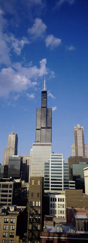 无人,高楼大厦,竖图,室外,白天,仰视,度假,美景,城市风光,标志建筑,城市,大厦,地标,建筑,摩天大楼,美国,阴影,光线,影子,景观,云,云朵,建筑群,云彩,娱乐,建设,蓝色,白云,蓝天,天空,阳光,天,享受,休闲,景色,放松,晴朗,北美,北美洲,美洲,伊利诺斯州,芝加哥,世界屠猪城,巨肩之城,劳动之城,伊利诺伊,伊利诺伊州,伊利诺州,芝加哥市,芝城,林肯之地,北亚美利加洲,亚美利加洲,西尔斯大厦,希尔斯大厦,威利斯大厦,韦莱集团大厦,晴空,彩图,低角度拍摄,大楼,高层建筑,高楼,摩天楼