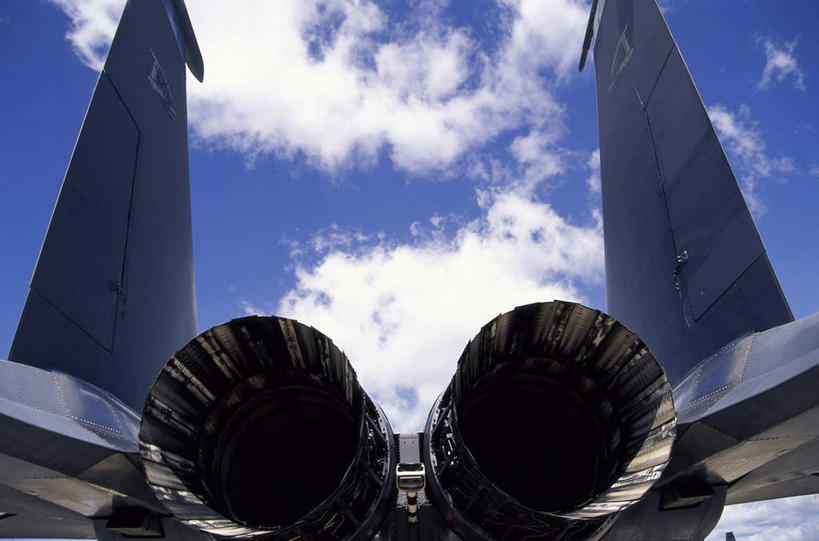 无人,横图,室外,特写,白天,仰视,飞机,美国,阴影,光线,影子,云,云朵,云彩,蓝色,白云,蓝天,天空,阳光,天,空军,一架,晴朗,战斗机,北美,北美洲,美洲,军用机,美军,军用战斗机,麦克唐纳.道格拉斯,鹰式战斗机,F-15鹰式战斗机,北亚美利加洲,亚美利加洲,晴空,彩图,低角度拍摄