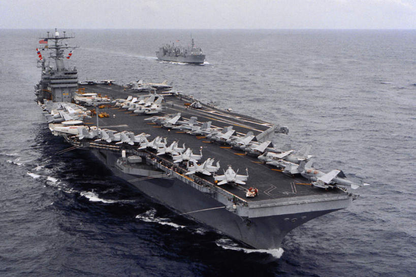 无人,横图,俯视,室外,白天,海浪,海洋,船,波纹,飞溅,溅,液体,浪花,水滴,水平线,辽阔,海平线,两艘,水珠,蓝色,蓝天,水纹,天空,海水,船尾波,波浪,天,广阔,军舰,晴朗,一望无际,甲板,喷洒,航母,海景,战舰,航空母舰,飞行甲板,军用战舰,战船,万里无云,空母,载机巡洋舰,无边无际,一马平川,大海,风浪,海,海水的波动,近岸浪,涌浪,晴空,晴空万里,彩图,高角度拍摄,水天相接,水天一线