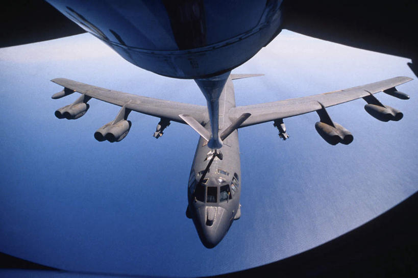 无人,横图,俯视,航拍,室外,白天,海浪,海洋,飞机,美国,飞翔,飞行,浪花,两艘,翱翔,飞,海水,空军,战斗机,北美,北美洲,鸟瞰,美洲,海景,军用机,加油机,美军,军用战斗机,KC-10加油机,KC-10空中加油机,北亚美利加洲,亚美利加洲,大海,风浪,海,海水的波动,近岸浪,涌浪,彩图,高角度拍摄