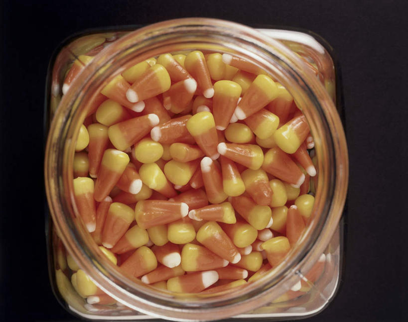 无人,横图,俯视,室内,特写,白天,玻璃,一堆,许多,阴影,堆叠,堆积,黑色背景,反射,影子,食品,糖,糖果,甜点,甜品,玻璃制品,食物,一个,黄色,红色,玻璃瓶,瓶子,甜食,摄影,影棚,单个,堆,广口瓶,水晶糖,彩图,高角度拍摄,影棚拍摄,拍摄