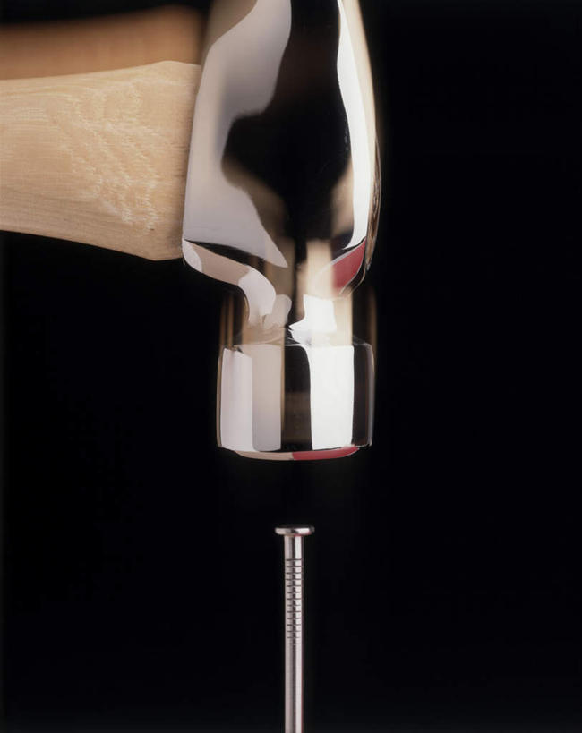 无人,竖图,室内,特写,白天,正面,静物,敲打,阴影,黑色背景,反射,锤子,钉子,工具,榔头,影子,一个,摄影,影棚,单个,五金,变形,紧固,矫正,塑形,牢固,羊角锤,彩图,影棚拍摄,拍摄,稳固