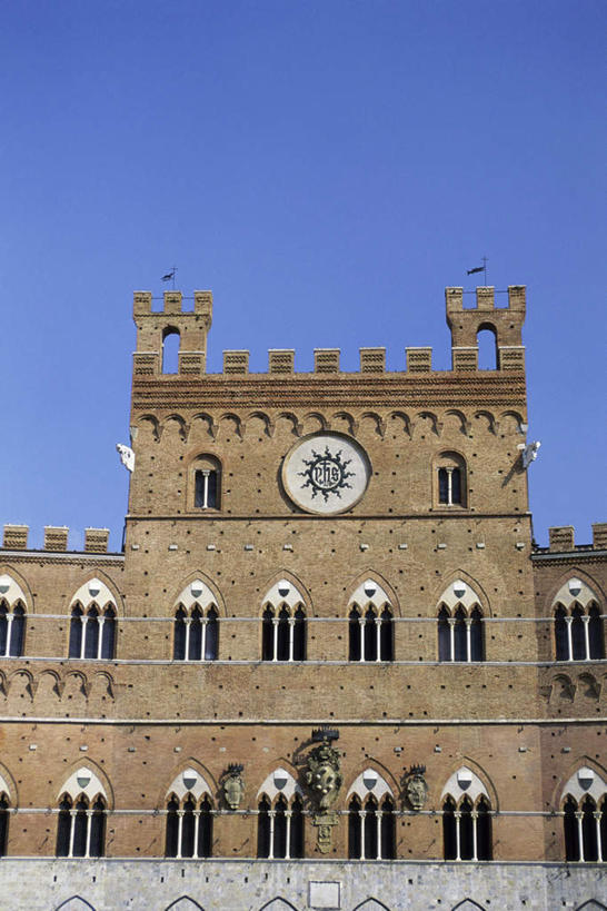 无人,竖图,室外,白天,正面,窗户,意大利,欧洲,阴影,时间,光线,时钟,影子,计时,玻璃窗,蓝色,蓝天,天空,阳光,钟表,天,表,晴朗,托斯卡纳,锡耶纳,南欧,万里无云,意大利共和国,塔钟,托斯卡纳大区,钟,晴空,晴空万里,彩图