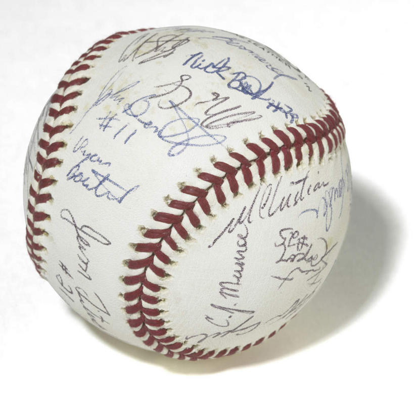 无人,横图,室内,特写,白天,白色背景,正面,网球,静物,阴影,反射,日文,标志,文字,影子,字符,网球装备,标识,运动器械,一个,健身器械,摄影,影棚,单个,签名,健身器材,日语,署名,网球运动,彩图,影棚拍摄,拍摄,运动器材