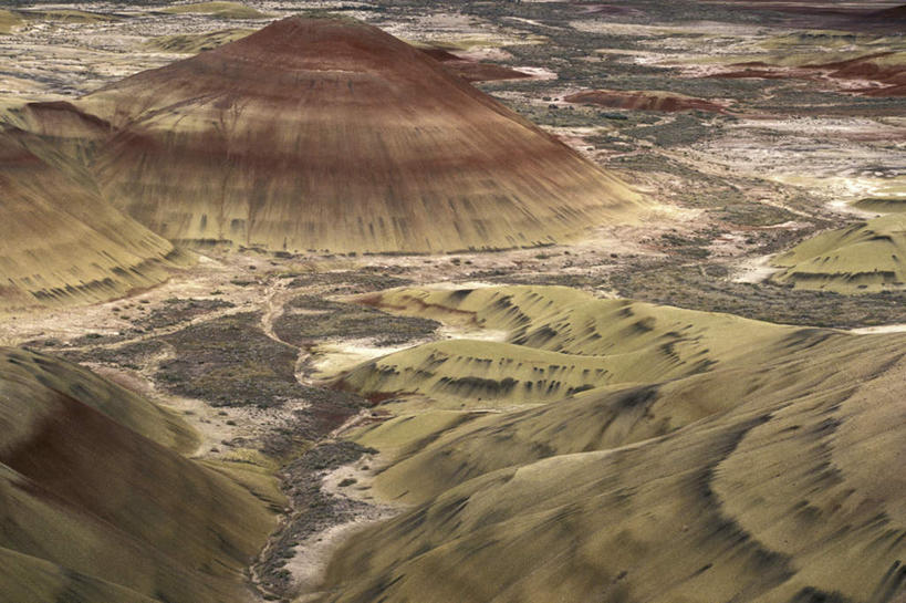 无人,公园,横图,俯视,航拍,室外,白天,旅游,度假,石头,美景,山,山脉,美国,阴影,光线,石子,影子,景观,山峰,山峦,娱乐,阳光,自然,群山,享受,休闲,景色,放松,北美,北美洲,国家公园,鸟瞰,自然风光,美洲,俄勒冈州,俄勒冈,北亚美利加洲,亚美利加洲,落日之州,水獭之州,海狸州,石块,岩石,彩图,高角度拍摄,约翰时代化石床国家纪念公园