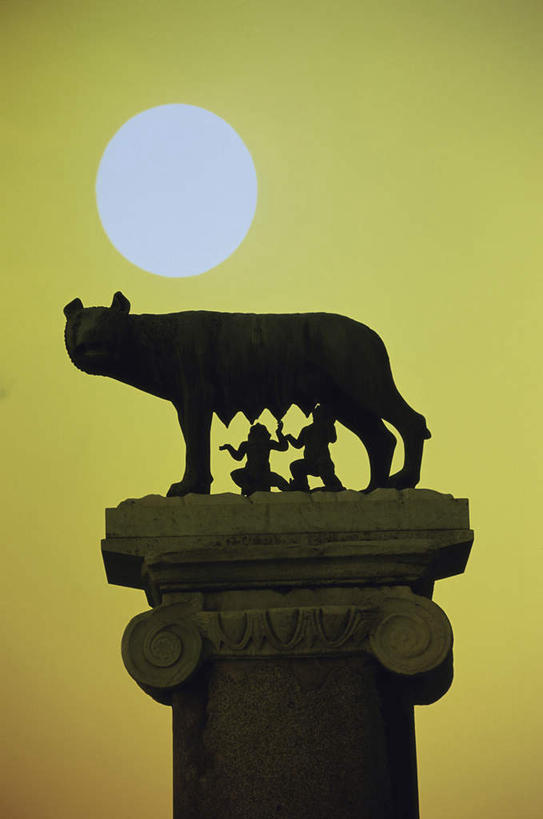 无人,竖图,室外,白天,仰视,旅游,度假,日落,标志建筑,地标,建筑,雕塑,意大利,欧洲,罗马,艺术,装饰,雕刻,雕像,柱子,晚霞,霞光,落日,首都,背光,娱乐,建设,黄昏,工艺品,享受,休闲,旅游胜地,彩霞,放松,纪念,美术,南欧,主题,逆光,陈列,意大利共和国,功能,美学,夕照,卡比托利欧广场,卡比托利欧山,卡比托利欧博物馆,夕阳,彩图,低角度拍摄,斜阳