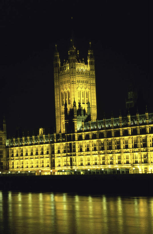 无人,家,竖图,室外,夜晚,正面,旅游,度假,窗户,标志建筑,地标,建筑,路灯,照明,英国,欧洲,伦敦,阴影,光线,影子,房屋,墙,屋子,公寓,灯光,首都,娱乐,建设,洋房,楼房,威斯敏斯特宫,国会大厦,玻璃窗,墙壁,墙面,住宅,灯,享受,休闲,旅游胜地,放松,照亮,照明设备,西欧,大不列颠,威斯敏斯特市,国会大楼,大不列颠及北爱尔兰联合王国,英国议会大厦,议会大厦,议会大楼,首都大厦,州议会大厦,州政府,州会议厅,大不列颠联合王国,日不落英帝国,雾都,彩图,房子
