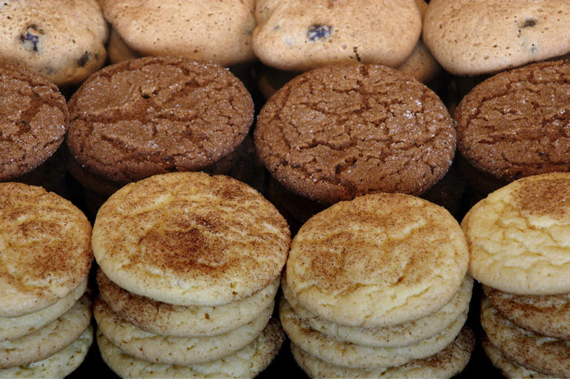 点心,无人,横图,室外,白天,正面,一排,许多,整齐,并列,并排,食品,曲奇,很多,食物,排列,饼干,零食,队列,平行,曲奇饼,曲奇饼干,彩图