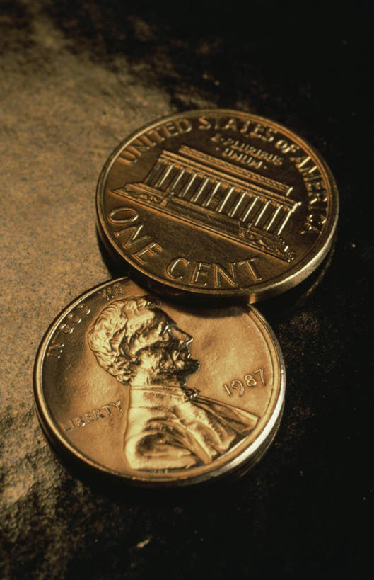 西方人,脸,头,脸颊,一个人,无人,竖图,俯视,室内,特写,白天,钱,静物,欧洲,欧洲人,仅一个男性,仅一个人,仅一个中年男性,一排,许多,阴影,整齐,反射,钱币,影子,很多,排列,金融,经济,堆,亚伯拉罕.林肯,总统,队列,流通,贸易,思想家,政治家,美国总统,历史人物,货币,现金,硬币,男人,男性,中年男性,白种人,头部,脸部,脸蛋,面部,半身,彩图,高角度拍摄