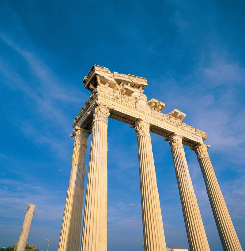 无人,竖图,室外,白天,仰视,旅游,度假,石头,名胜古迹,标志建筑,地标,建筑,土耳其,亚洲,一排,阴影,遗迹,整齐,光线,石子,影子,柱子,云,云朵,云彩,古迹,文物,娱乐,建设,古建筑,废墟,排列,蓝色,白云,蓝天,天空,阳光,天,享受,休闲,旅游胜地,放松,晴朗,队列,西亚,古文明,安塔利亚省,石块,晴空,彩图,低角度拍摄,土耳其共和国