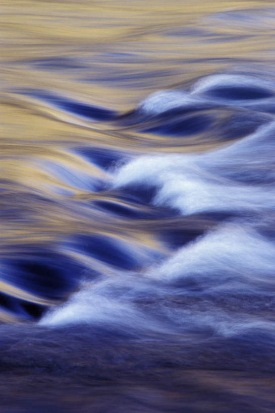 无人,竖图,俯视,室外,特写,白天,河流,美景,水,美国,朦胧,模糊,河水,景观,水流,自然,景色,北美,北美洲,自然风光,美洲,俄勒冈州,俄勒冈,北亚美利加洲,亚美利加洲,落日之州,水獭之州,海狸州,彩图,高角度拍摄