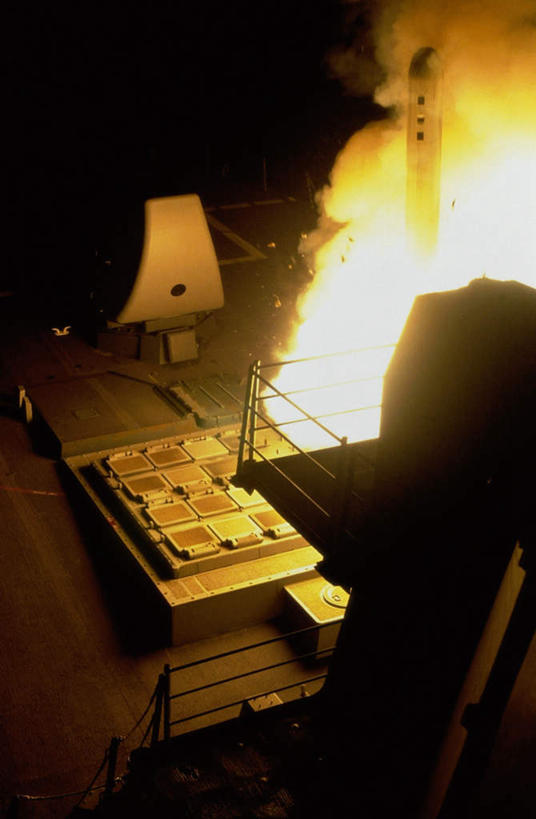 无人,竖图,俯视,室外,夜晚,热情,竞争,火箭,高科技,科技,火,美国,对抗,冲突,军事,科学,火焰,燃烧,破坏,武器,战争,工业,损坏,发射器,北美洲,攻击,恐怖,威胁,对立,矛盾,兵器,美洲,防御,导弹,炮弹,弹道导弹,军方,军工业,陆军,美军,国防,战斧式巡航导弹,敌对,挫败,斗争,抗拒,抗衡,北亚美利加洲,亚美利加洲,杀伤,威慑,危险,彩图,高角度拍摄