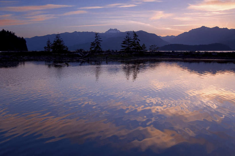 无人,横图,室外,白天,正面,旅游,度假,河流,美景,日落,山,山脉,树林,水,峡谷,植物,美国,阴影,波纹,光线,影子,河水,景观,山峰,水流,晚霞,霞光,落日,涟漪,山峦,娱乐,树,树木,绿色,水纹,阳光,自然,黄昏,波浪,群山,享受,休闲,景色,彩霞,放松,生长,成长,波光粼粼,北美,北美洲,自然风光,美洲,俄勒冈州,胡德河峡谷,俄勒冈,水晕,北亚美利加洲,亚美利加洲,落日之州,水獭之州,海狸州,胡得山,夕照,夕阳,彩图,斜阳
