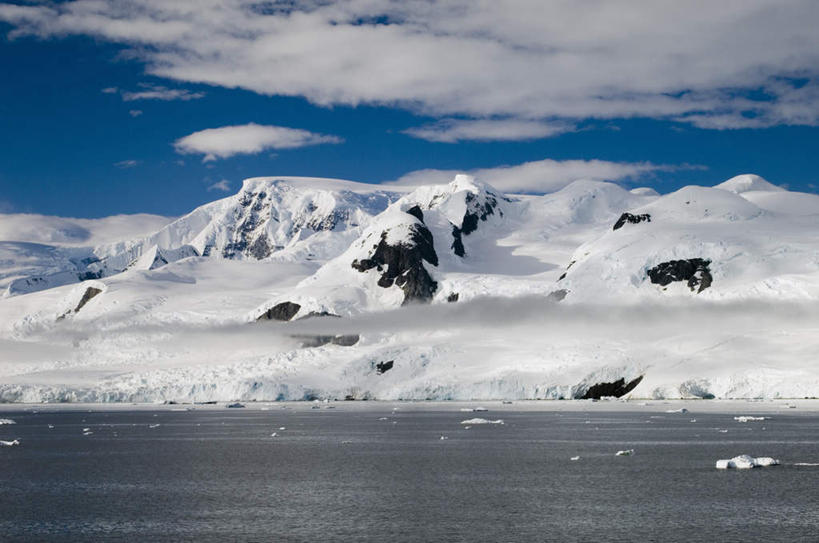 无人,横图,室外,白天,正面,旅游,度假,南极,海浪,海洋,美景,山,雪,雪山,大雪,阴影,光线,影子,冰,积雪,景观,浪花,山峰,雪景,云,云朵,冬季,冬天,山峦,云彩,娱乐,蓝色,白云,蓝天,天空,阳光,自然,海水,浮冰,天,享受,休闲,景色,放松,寒冷,晴朗,冰冷,自然风光,南极洲,海景,严寒,冰凉,酷寒,凛冽,凛凛,极冷,流冰,浮冰块,南极大陆,杰拉许海峡,南极地区,南极区,南极圈,第七大陆,大海,风浪,海,海水的波动,近岸浪,涌浪,晴空,彩图