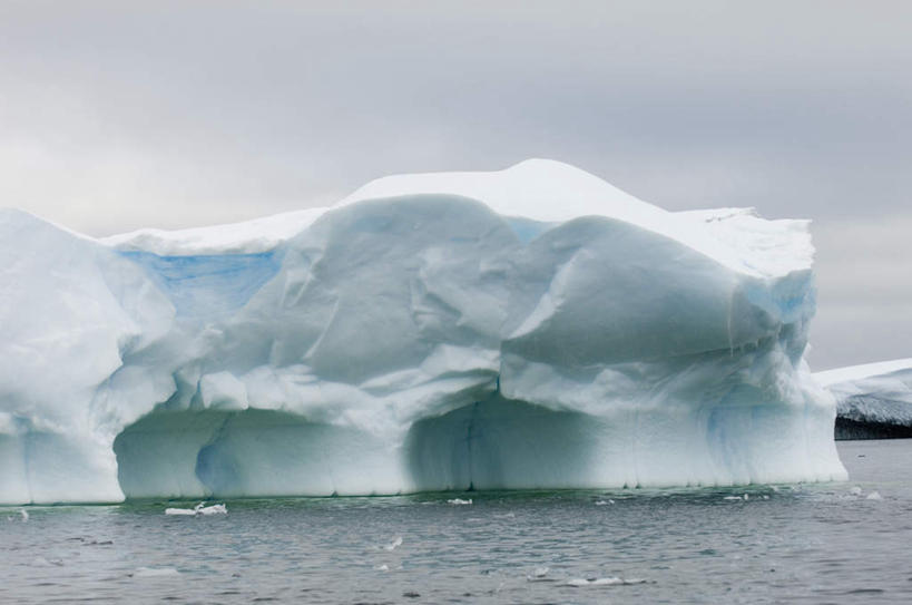 无人,横图,室外,白天,正面,旅游,度假,冰山,海浪,海洋,美景,山,阴影,波纹,朦胧,模糊,光线,影子,冰,景观,浪花,山峰,云,云朵,涟漪,山峦,云彩,娱乐,冰川,蓝色,白云,蓝天,水纹,天空,阳光,自然,海水,波浪,天,享受,休闲,景色,放松,寒冷,晴朗,冰冷,自然风光,南极洲,冰河,海景,水晕,严寒,冰凉,酷寒,凛冽,凛凛,极冷,格雷厄姆地,南极半岛,南极大陆,帕默半岛,大海,风浪,海,海水的波动,近岸浪,涌浪,晴空,彩图