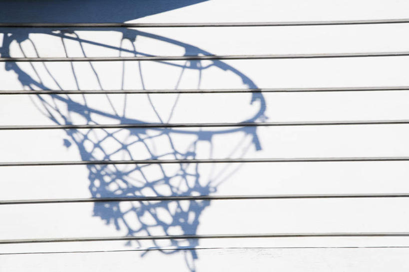 无人,横图,室外,特写,白天,正面,阴影,朦胧,模糊,光线,木制,篮球框,影子,墙,墙壁,墙面,阳光,木制品,篮球网,篮球板,彩图