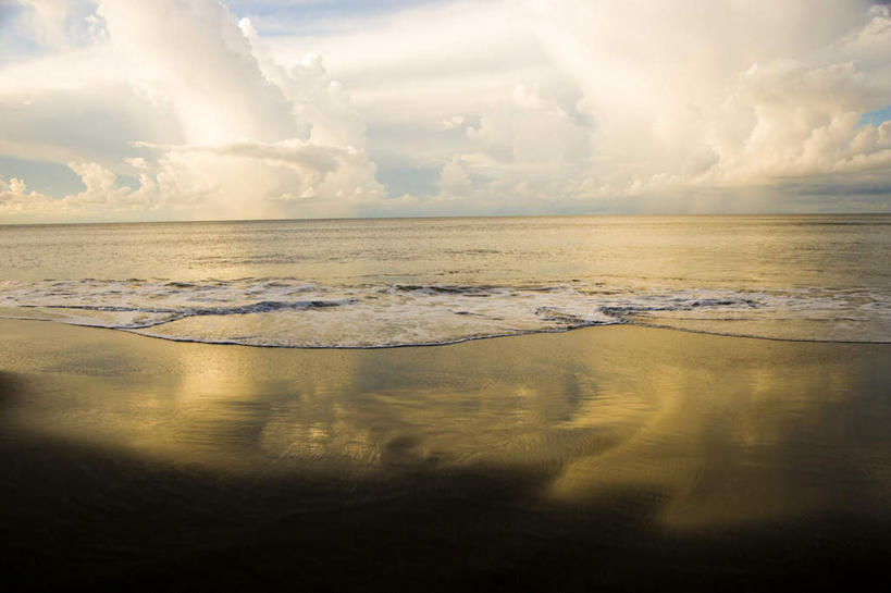 无人,横图,俯视,室外,白天,旅游,度假,海浪,海洋,美景,沙滩,阴影,光线,沙子,影子,海岸,景观,浪花,水平线,云,云朵,辽阔,海平线,沙地,云彩,娱乐,蓝色,白云,蓝天,天空,阳光,自然,海水,天,享受,休闲,广阔,景色,放松,晴朗,一望无际,自然风光,大洋洲,海景,塔希提岛,法属波利尼西亚,社会群岛,首府,大溪地,法属玻利尼西亚,塔西提岛,无边无际,一马平川,帕皮提,大海,风浪,海,海水的波动,海滩,近岸浪,涌浪,晴空,彩图,高角度拍摄,水天相接,水天一线