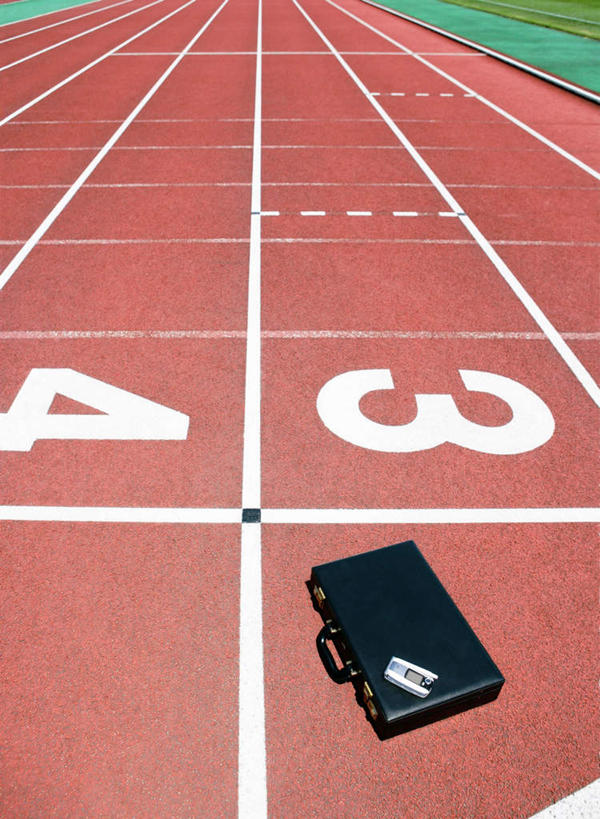 无人,体育馆,运动场,竖图,俯视,室外,白天,阴影,光线,包,标志,公文包,数字,文字,影子,字符,跑道,标识,体育场,一个,阳光,阿拉伯数字,田径场,单个,公事包,运动馆,彩图,高角度拍摄