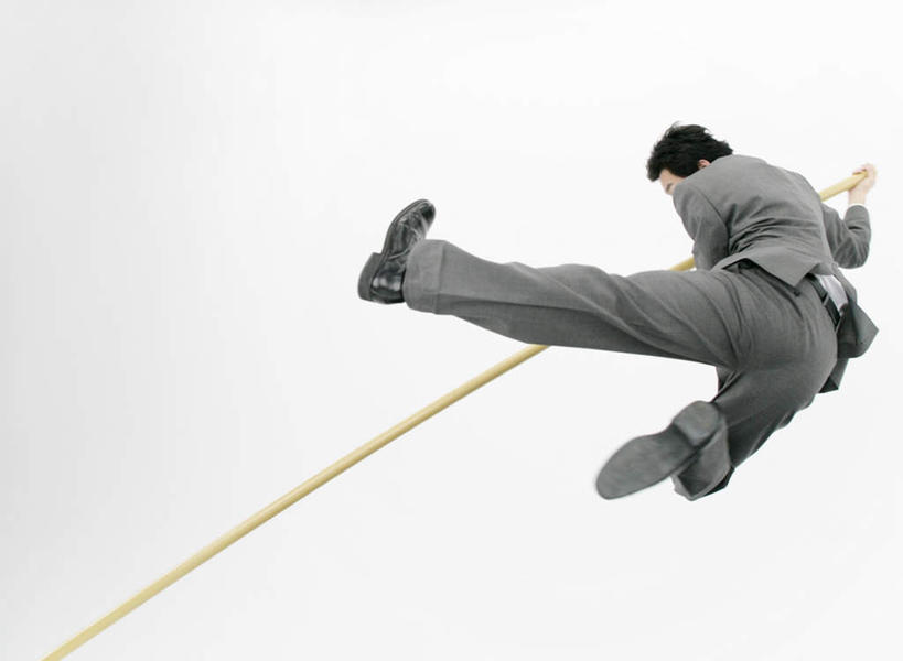 东方人,一个人,商务人士,商务男性,跳,举,横图,室内,白天,白色背景,衬衫,撑杆跳高,亚洲,仅一个男性,仅一个人,握,套装,半空,注视,黄种人,仅一个年轻男性,背面,观察,看,托,腾空,握着,摄影,影棚,观看,察看,关注,商务装,工薪阶层,凌空,撑竿跳,撑竿跳高,撑杆跳,男人,男性,年轻男性,亚洲人,白领,上班族,举起,举手,举着,跳跃,向上举,向上伸,向上托,彩图,全身,影棚拍摄,衬衣,拍摄