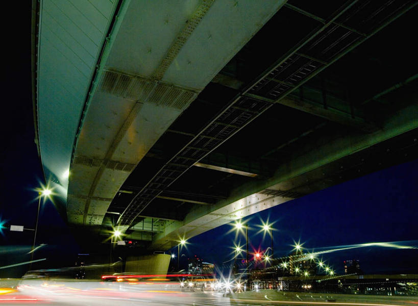 无人,横图,室外,夜晚,长时间曝光,仰视,度假,美景,城市风光,城市,道路,路,路灯,公路,照明,阴影,朦胧,模糊,光线,影子,景观,高架,灯光,交通,娱乐,灯,享受,休闲,景色,放松,照亮,照明设备,高架桥,高架道路,跨线桥,彩图,低角度拍摄