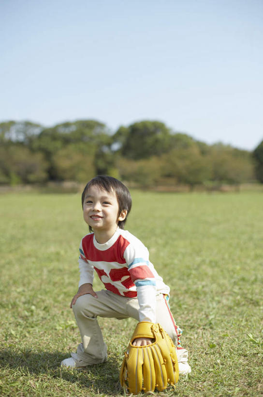 东方人,儿童,一个人,站,蹲,竖图,室外,白天,正面,运动服,锻炼,纯洁,运动,棒球,垒球,草地,草坪,植物,虎,野生动物,亚洲,仅一个男性,仅一个人,阴影,服装,光线,棒球手套,影子,注视,黄种人,球,草,树,树木,小孩,衣服,黄色,蓝色,绿色,蓝天,天空,阳光,自然,动物,手套,天,观察,看,站着,仅一个小孩,可爱,童年,童趣,服饰,生长,晴朗,成长,观看,察看,衣着,穿着,关注,凶猛,童真,烂漫,无邪,白虎,万里无云,衣饰,白老虎,残暴,体育,天真,凶残,男孩,男人,男性,亚洲人,孩子,晴空,晴空万里,老虎,蹲着,站立,彩图,全身,健身,男生,运动装