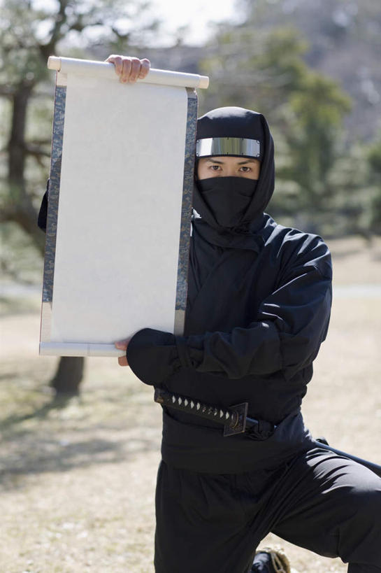 东方人,一个人,跪,举,竖图,室外,白天,正面,民族服装,草地,草坪,植物,亚洲,仅一个男性,仅一个人,握,阴影,朦胧,模糊,光线,材料,档案,文件,影子,注视,黄种人,草,树,树木,仅一个年轻男性,绿色,阳光,自然,资料,观察,看,托,握着,生长,成长,观看,察看,关注,文档,间谍,忍者,护额,杀手,男人,男性,年轻男性,亚洲人,跪着,举起,举手,举着,向上举,向上伸,向上托,半身,彩图,传统服装,民俗服