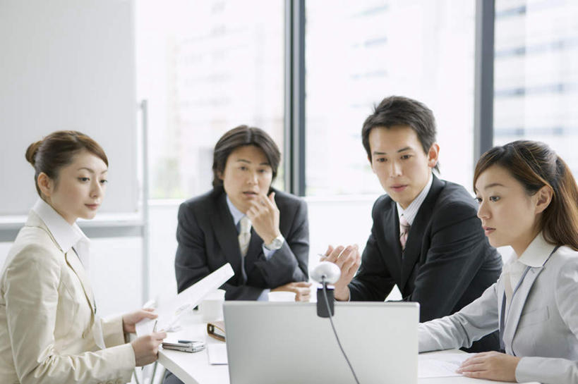 东方人,四个人,同事,商务人士,商务男性,商务女性,办公室,高楼大厦,坐,横图,室内,白天,正面,衬衫,成功,办公楼,合作,团队,集体,信心,电脑,笔记本电脑,窗户,家具,桌子,大厦,建筑,摩天大楼,写字楼,亚洲,握,套装,朦胧,模糊,网络,材料,档案,文件,纸,办公桌,领带,摄像机,拿,拿着,注视,黄种人,通讯设备,标识,吊牌,队伍,玻璃窗,手稿,胸牌,资料,楼宇,观察,看,商务楼,摄像,握着,摄影,摄影机,观看,证明,察看,徽章,无线,领导,象征,庄重,成就,关注,文档,录像,通信设备,商务装,身份,无线网络,合伙,领袖,无线上网,便携式电脑,工薪阶层,胸章,胸卡,办公家具,正式,地位,编号牌,雕刻牌,工号牌,胸号牌,胸徽,员工牌,手提电脑,男人,男性,年轻男性,年轻女性,女人,女性,中年男性,中年女性,亚洲人,白领,上班族,坐着,半身,彩图,衬衣,大楼,高层建筑,高楼,摩天楼