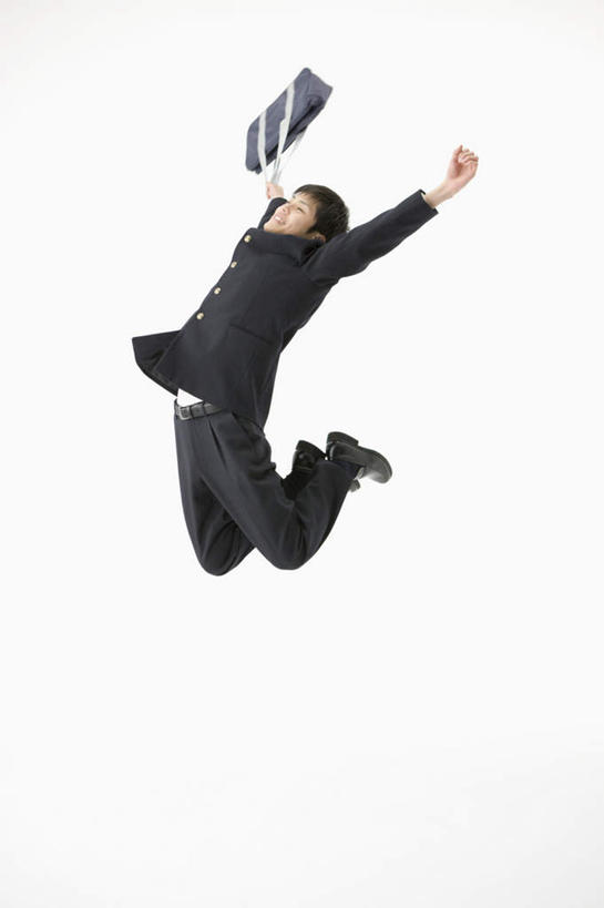 东方人,一个人,学生,跳,举,竖图,室内,白天,白色背景,正面,制服,亚洲,仅一个男性,仅一个人,阴影,服装,欢呼,反射,包,书包,影子,注视,黄种人,仅一个年轻男性,一个,背包,观察,看,托,校服,摄影,影棚,单个,观看,单肩包,察看,喝彩,关注,学生服,男人,男性,年轻男性,亚洲人,举起,举手,举着,跳跃,向上举,向上伸,向上托,彩图,全身,影棚拍摄,拍摄,日本校服