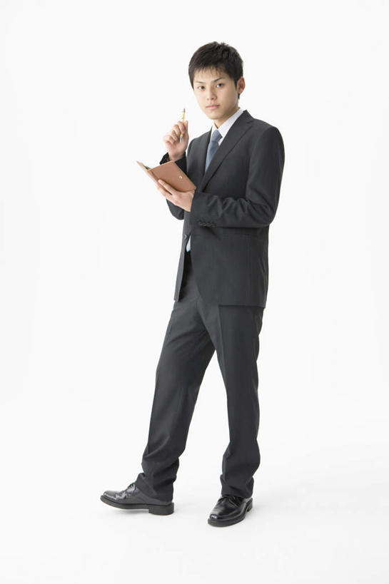 东方人,一个人,商务人士,商务男性,站,竖图,室内,白天,白色背景,正面,衬衫,亚洲,仅一个男性,仅一个人,握,阴影,套装,反射,笔,影子,办公用品,记事本,领带,注视,黄种人,文具,仅一个年轻男性,一个,本子,笔记本,学习用品,观察,看,站着,握着,摄影,影棚,单个,观看,文具用品,察看,书写,关注,商务装,工薪阶层,誊写,男人,男性,年轻男性,亚洲人,白领,上班族,站立,彩图,全身,影棚拍摄,衬衣,拍摄