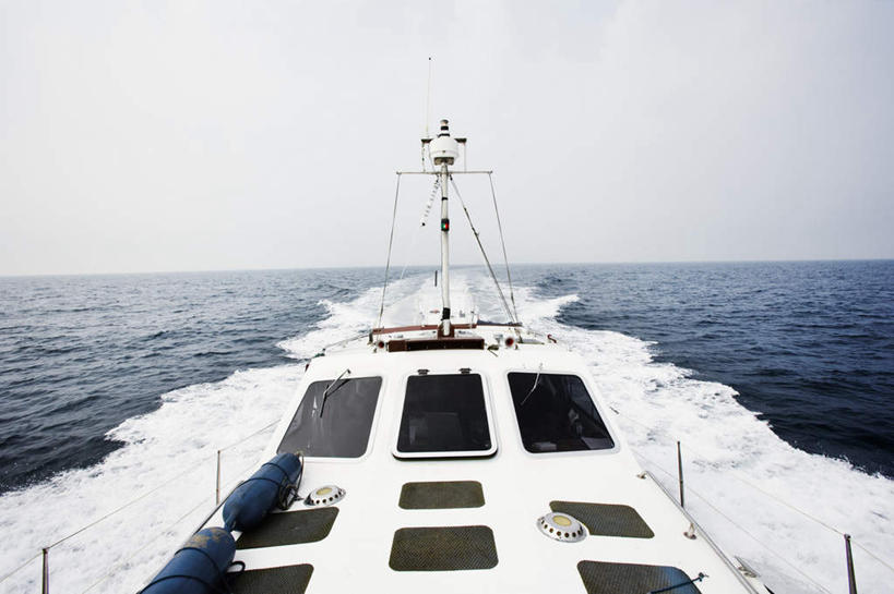 无人,横图,俯视,室外,白天,旅游,度假,雷达,海浪,海洋,窗户,船,玻璃,一排,一艘,许多,波纹,飞溅,整齐,溅,液体,浪花,水滴,水平线,游艇,海平线,娱乐,桅杆,玻璃窗,玻璃制品,水珠,排列,水纹,海水,船尾波,交通工具,波浪,享受,休闲,放松,航行,队列,喷洒,载具,海景,大海,风浪,海,海水的波动,近岸浪,涌浪,彩图,高角度拍摄