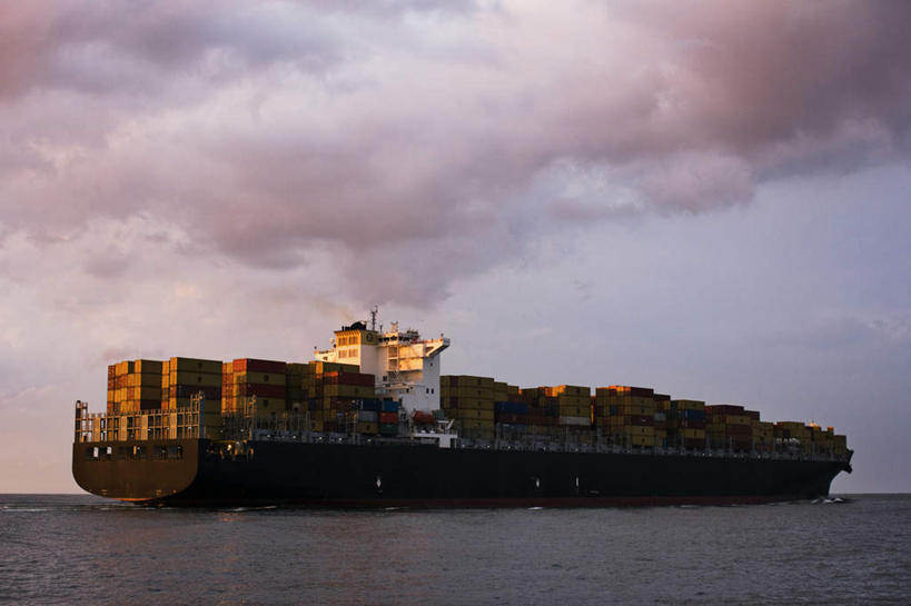 无人,横图,室外,白天,正面,海浪,海洋,轮船,船,货轮,一艘,许多,浪花,云,云朵,集装箱,货柜,货物,天空,海水,箱子,交通工具,天,驾驶,行驶,运输,巨大,操纵,控制,航行,运送,载具,驾驶舱,海景,操控,物流,把持,大海,风浪,海,海水的波动,近岸浪,涌浪,彩图