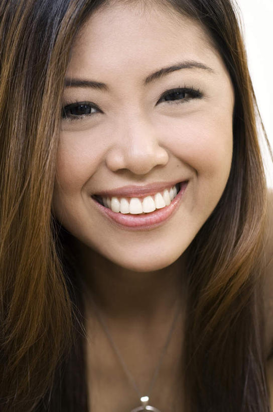 东方人,牙齿,头发,一个人,笑,微笑,露齿笑,竖图,室内,特写,白天,白色背景,正面,项链,亚洲,仅一个年轻女性,仅一个女性,仅一个人,一排,服装,整齐,注视,休闲装,黄种人,装饰品,排列,衣服,蓝色,黑色,戒指,首饰,观察,看,休闲,休闲服,摄影,服饰,影棚,观看,露肩,察看,队列,关注,手饰,年轻女性,女人,女性,亚洲人,长发,齿,脸部,牙,牙龈,半身,彩图,影棚拍摄,拍摄