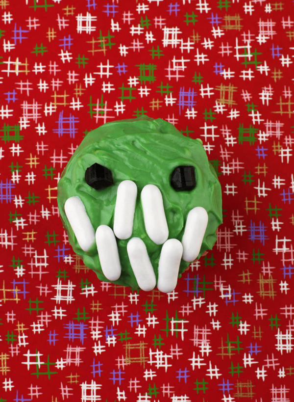 点心,无人,竖图,俯视,室内,特写,白天,下午茶,桌面,桌子,节日,庆祝,装饰,食品,糖,糖果,甜点,甜品,文化,松饼,食物,糕点,红色,绿色,甜食,庆典,万圣节,摄影,人脸,影棚,纪念,华丽,修饰,点缀,硬糖,衬托,美观,雅致,雅观,玛芬蛋糕,彩图,高角度拍摄,影棚拍摄,拍摄